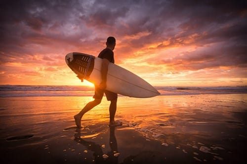 australia-surfer