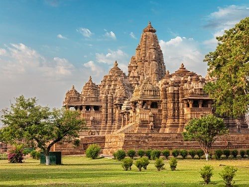 famous-indian-madhya-pradesh-tourist-landmark-kandariya-mahadev-temple-khajuraho-india-unesco-world-heritage-site