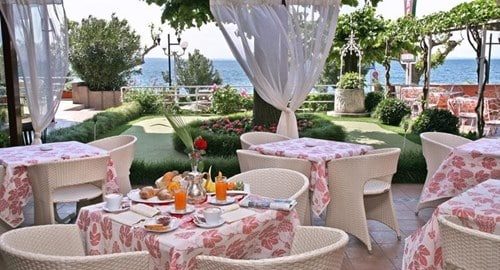 hotel-kriss-internazionale-bardolino-lake-garda-italy-breakfast-room